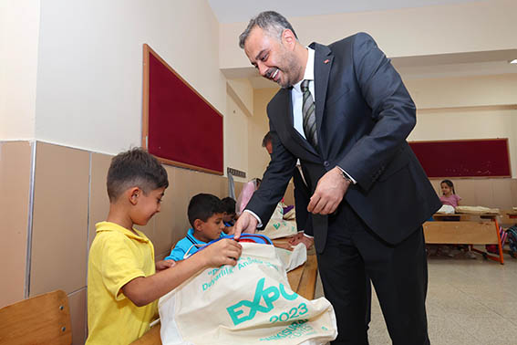 Başkan Toptaş’tan kırsal mahallelerdeki 7 bin öğrenciye kırtasiye seti desteği