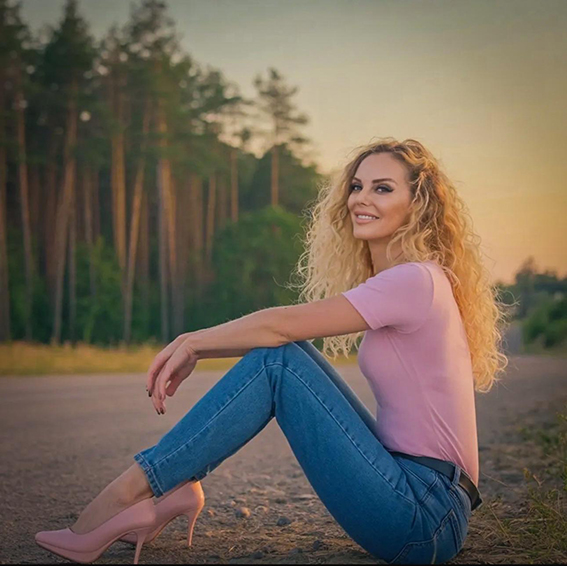 Beste Açar’dan Hem Mizahi Hem Umut Dolu Yeni Şarkı: “İNŞALLAH”