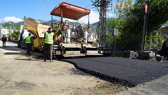 Büyükşehir, Andırın’da 2 Kilometrelik Arteri Sıcak Asfaltla Kaplıyor