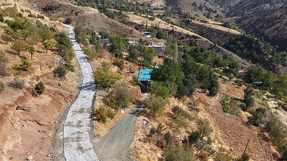 Büyükşehir’den Ekinözü Demirlik’te Yol Yenileme Çalışması