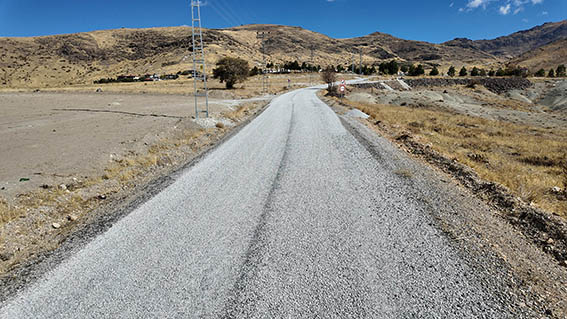 Büyükşehir, Elbistan Kırsalında 11 Kilometrelik Güzergahın Daha Ulaşımını İyileştirdi