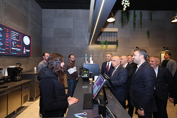 Vahit Kirişci’den Onikişubat Belediyesi’nin yeni markası KahveOn2’ye tam not