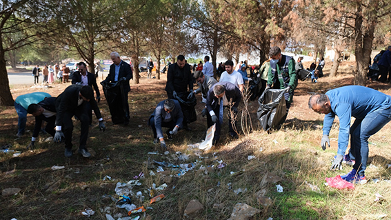 Onikişubat Belediyesi’nden 300 öğrenciyle orman temizliği