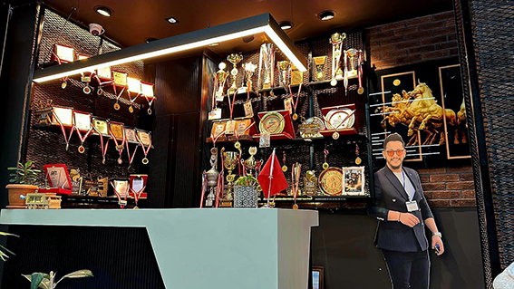 O KOCA BİR ANKA KUŞU