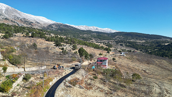 KABASAKAL’DA SATHİ KAPLAMA ÇALIŞMALARI HIZLA İLERLİYOR