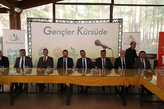 KAHRAMANMARAŞ’TA “GENÇLER KÜRSÜDE” PROJESİ TANITILDI: YENİ DÖNEM İÇİN PROTOKOL İMZALANDI
