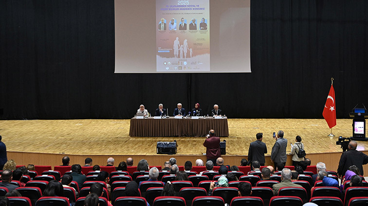3, Uluslararası Sosyal ve Beşerî Bilimler Akademisi Kongresi Başladı