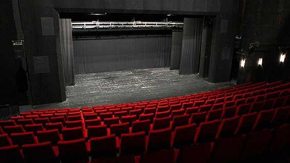 iyatro Mitos’tan askıda bilet kampanyası: Darüşşafakalı öğrenciler için her oyunda 10 koltuk ayrılıyor