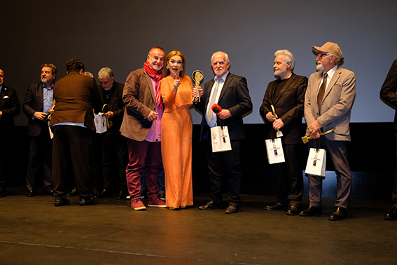 USTAYA VEFA MESLEĞE SAYGI GAZETECİ ÖDÜLÜ ŞABAN MERGÜL’ÜN