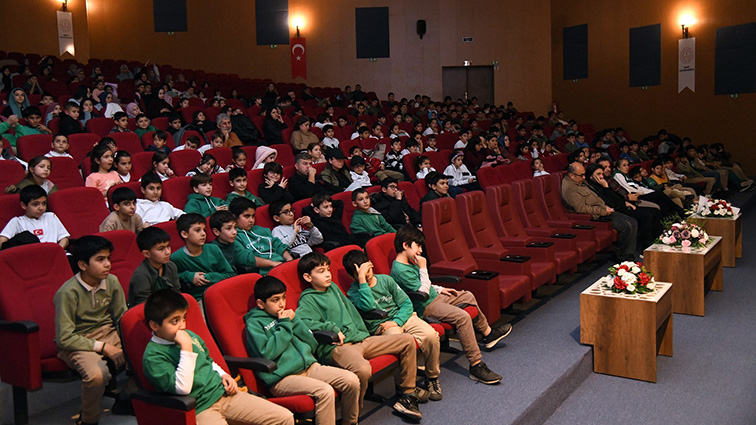 Büyükşehir’den Osmaniye’ye Kültür Köprüsü; “Ronnie Göldeki Fısıltı” Miniklerle Buluştu