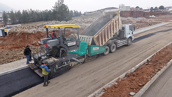 Büyükşehir, Yeni Yurtlar İçin Yol İnşa Ediyor