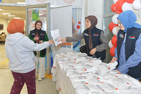 Büyükşehir’den Regaip Kandili’nde Üniversiteli Gençlere Anlamlı İkram