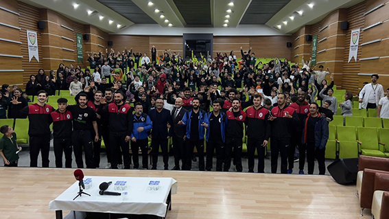 Onikişubat Belediyespor’un voleybolcuları, Kahramanmaraşlı gençlere ilham oluyor
