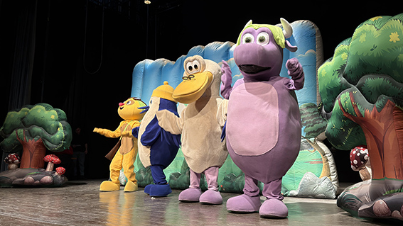 “Kaptan Pengu ve Arkadaşları” Minikler İçin Sahnedeydi