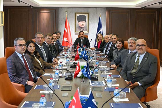 BİR ÜLKENİN NASIL YÖNETİLECEĞİNE YALNIZCA O ÜLKENİN HALKI KARAR VERİR