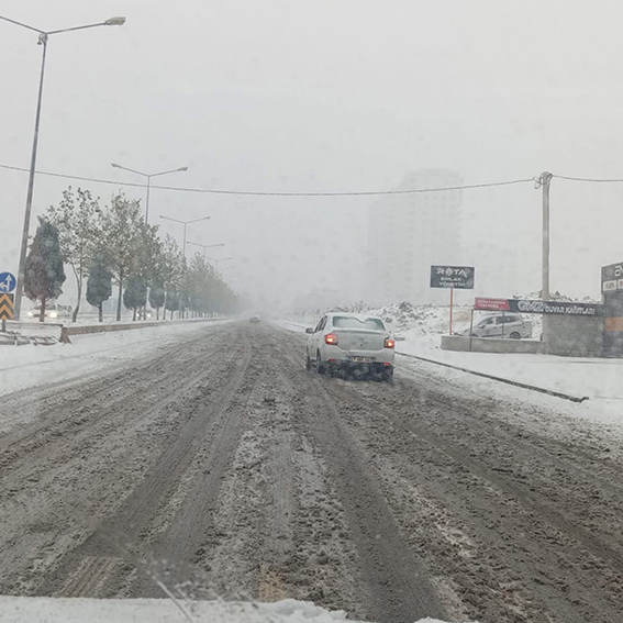 Hidayet Baysal: Şanlıurfa’da Yoğun Kar Yağışı Ulaşımı Olumsuz Etkiliyor