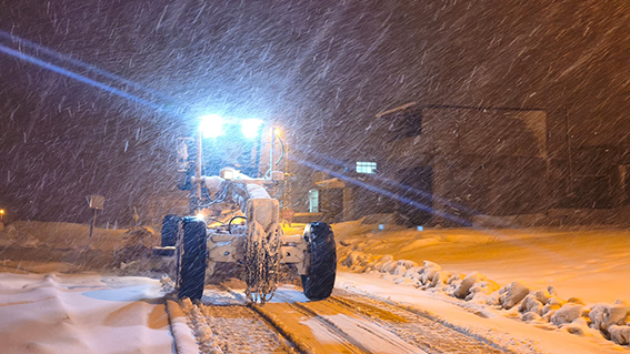Büyükşehir’den Gece Boyunca Kar Mesaisi