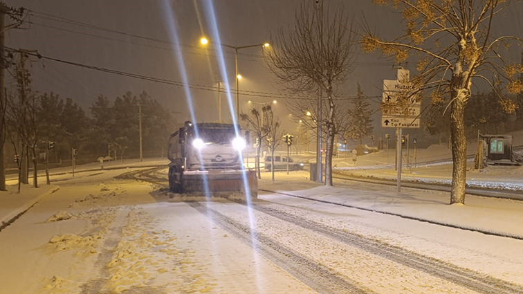 Yoğun Kar Yağışına Büyükşehir’den Anında Müdahale