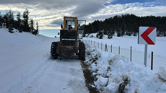 Büyükşehir’in Kırsalda Karla Mücadelesi Kesintisiz Sürüyor