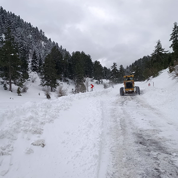 İlçelerde ve Kırsal Mahalle Yollarında da Kar Temizliği İçin Büyükşehir Sahada