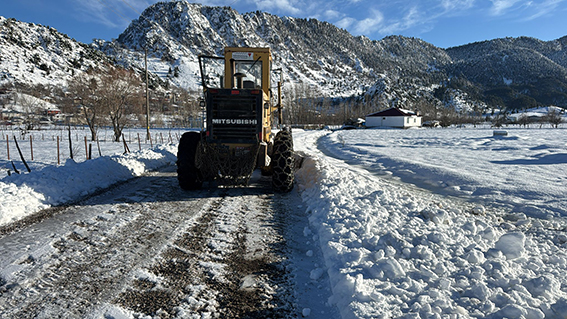 Büyükşehir Sahada; Karla Mücadelede Tam Kadro Mesai