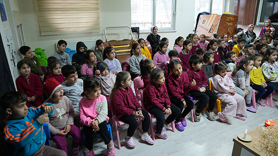 Edebiyatın Şehrinde Minikler Masal Yolculuğuna Çıktı