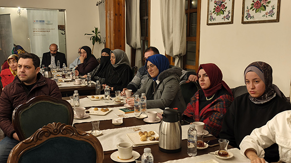 Yazar Gürlek, Edebiyat Aşıklarını Kültür Yolculuğuna Çıkardı