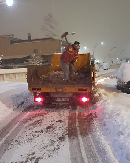 Büyükşehir’den Arterlerde Buzlanmaya Karşı Yoğun Tedbir