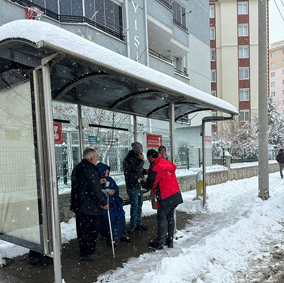 Onikişubat’ta kar soğuğuna karşı sıcak dayanışma