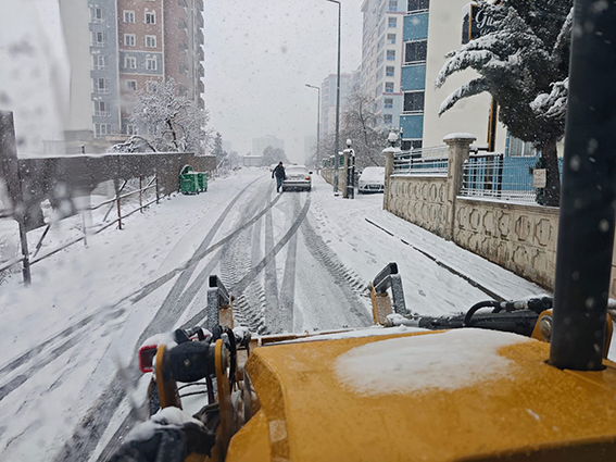 Onikişubat Belediyesi karla mücadelede tam teyakkuzda