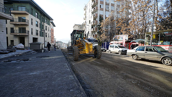 Büyükşehir’den Yağış Sonrası Yollardaki Bozulmalara Hızlı Müdahale
