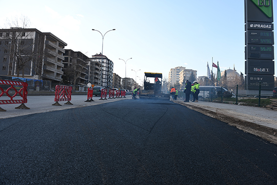 Yol Konforu İçin Asfalt Mesaisi Hız Kesmeden Sürüyor