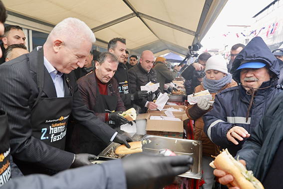 Soğuk rekor kırdı, eğlence zirve yaptı! Eksi derecede Hamsi ve Horon Festivali