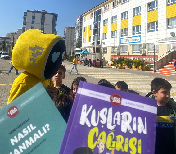 Kahramanmaraşlı Öğrencilere “Ekranı Bırak, Kitaba Bak” Çağrısı!