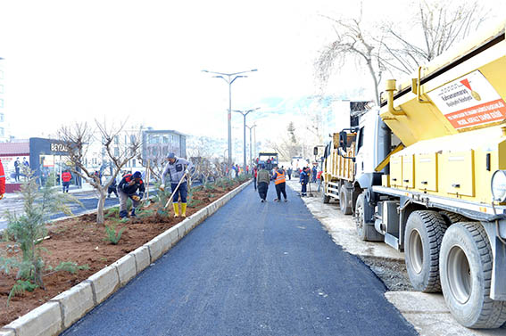 Büyükşehir’den Şehrin Kalbinde Yoğun Mesai