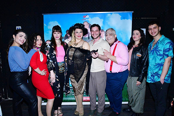 ŞEN KIZLAR OYUNCU EKİP