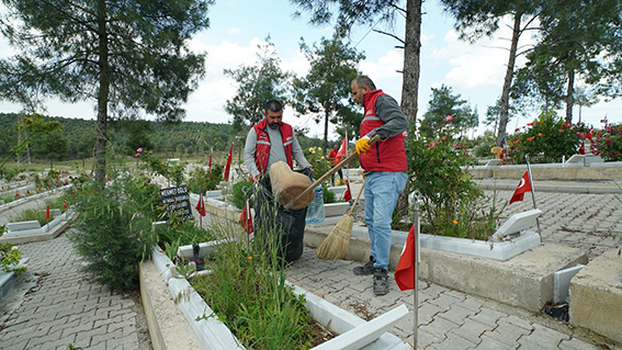 Mezarlık Temizliği (4)