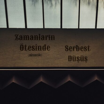 Kapak Görseli_Zamanların Ötesinde - Akustik