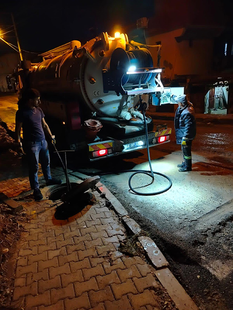 KASKİ Ekipleri Yağış Sonrası Gece Gündüz Sahada