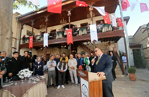 DULKADİROĞLU’NDA KÜLTÜR VE SANATA YENİ BİR SOLUK: AVLU1890 GÖRKEMLİ TÖRENLE AÇILDI